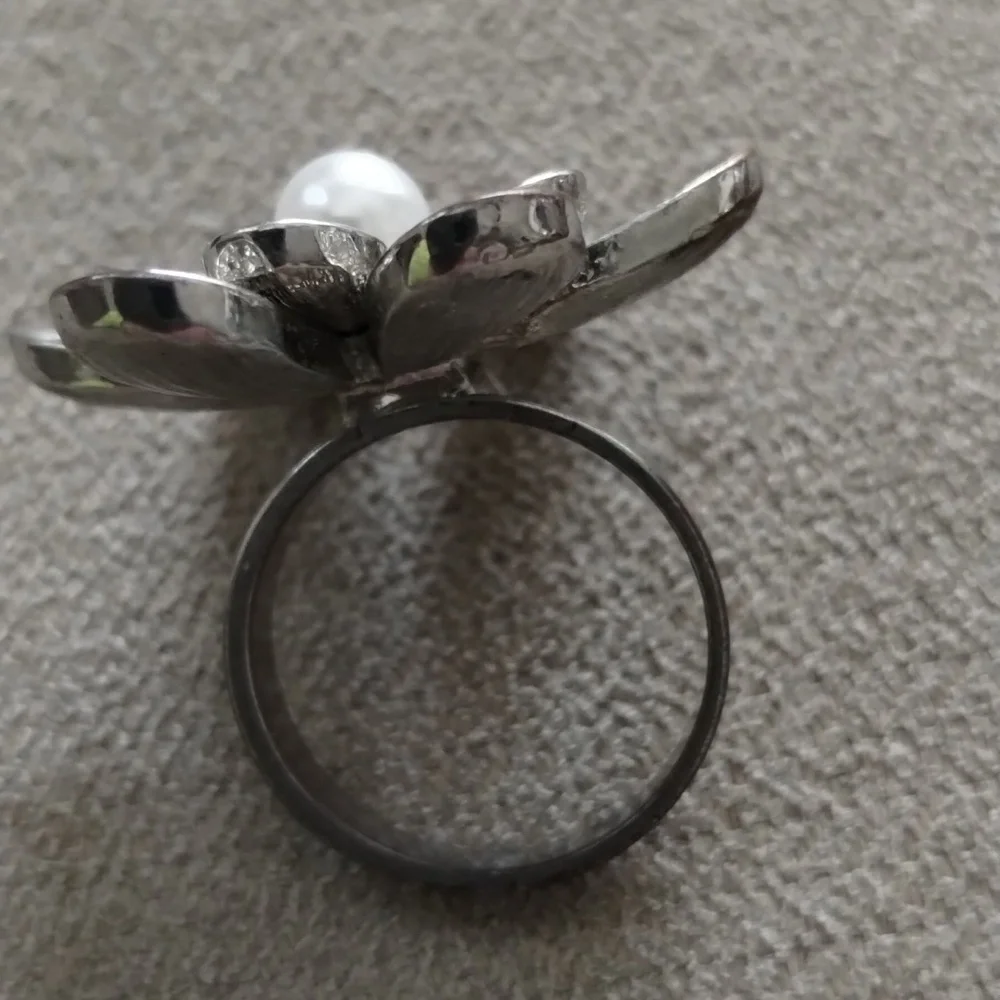 Guess ring - Picture 2 of 2